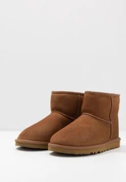 Ugg Classic Mini - Korte Laarzen - Chestnut 10 Ugg Classic Mini - Korte Laarzen - Chestnut -Modieuze Herenkleding 151990fe780645c5a063fcd647f3773d