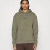 Hollister Co. Summer Icon Unisex - Hoodie - Olive 1 Hollister Co. Summer Icon Unisex - Hoodie - Olive -Modieuze Herenkleding 1969ad2123ff4098a34ddb6b425fa24e