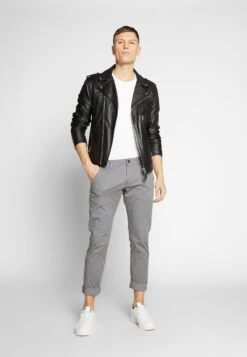 Pier One 3 Pack - T-Shirt Basic - Mottled Bordeaux/White/Blue -Modieuze Herenkleding 306b576e698046f6bdf4beb828274edf