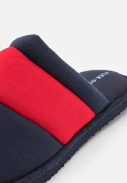 Pier One Unisex - Pantoffels - Dark Blue/Red -Modieuze Herenkleding 3873ff5ffc164a00938853720f513c10