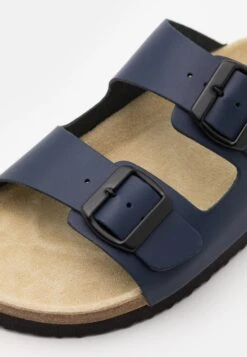 Pier One Unisex - Pantoffels - Dark Blue 13 Pier One Unisex - Pantoffels - Dark Blue -Modieuze Herenkleding 3d8a5cdb5e514771841f04cbfc9f95cd