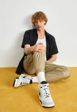 Nike Sportswear Air Flight Lite Mid Nas - Sneakers Hoog - Photon Dust/Black/Metallic Silver/Light Smoke Grey/White/Pale Ivory -Modieuze Herenkleding 560daf0e121c4269ba1c67652031ecf4