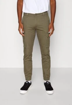 Pier One 2 Pack - Cargobroek - Olive/Black -Modieuze Herenkleding 5e27eaab6d5e4530bc39dfc48c077904