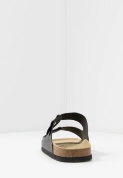 Pier One Unisex - Pantoffels - Black -Modieuze Herenkleding 6792cddf649c4c73afdf1fc19e95f07f