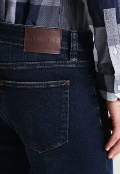 Pier One Basic - Straight Leg Jeans - Dark Blue Denim -Modieuze Herenkleding 7aa5df5983c44365808e18ddcad2589e