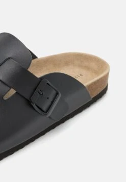 Pier One Leather Unisex - Pantoffels - Black -Modieuze Herenkleding 7b28889d1d2247a8abcae3a4a4c34674