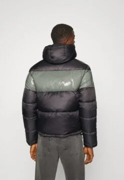 EA7 Emporio Armani Jacket - Winterjas - Black -Modieuze Herenkleding 7ce4fd5e8cc34b1a90e0d58f3bf210ae