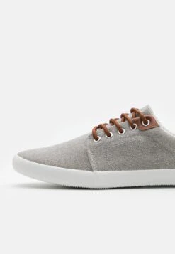 Pier One Unisex - Sneakers Laag - Light Grey 13 Pier One Unisex - Sneakers Laag - Light Grey -Modieuze Herenkleding 8f5660aa856d43a69db14e309615dd5c