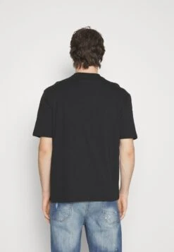 YOURTURN Fallen Schoolzi - T-Shirt Print - Black 9 YOURTURN Fallen Schoolzi - T-Shirt Print - Black -Modieuze Herenkleding 92ad55668a4147798c7b544728548f53