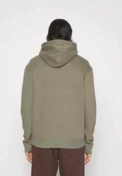 Hollister Co. Summer Icon Unisex - Hoodie - Olive 10 Hollister Co. Summer Icon Unisex - Hoodie - Olive -Modieuze Herenkleding a00c2d49955e4700a2b45b5f5a5896ae