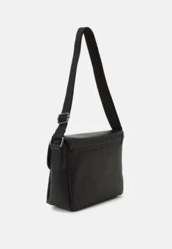 Pier One Unisex - Schoudertas -Black -Modieuze Herenkleding a725ea9352c74f1b860daebe2131f7cf