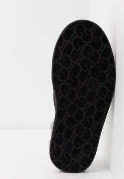 Ugg Scuff - Pantoffels - Black -Modieuze Herenkleding a7d657a828814ad5b648a220729f64dd