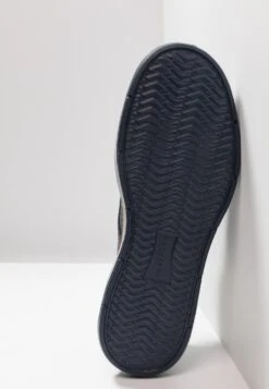 Skechers Moreno - Sneakers Laag - Navy -Modieuze Herenkleding ac7853565eb042ad8439b8997256f5da