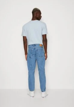 Redefined Rebel Kyoto - Relaxed Fit Jeans - Mid Blue 10 Redefined Rebel Kyoto - Relaxed Fit Jeans - Mid Blue -Modieuze Herenkleding b6500c6f00304540b967423306618b51