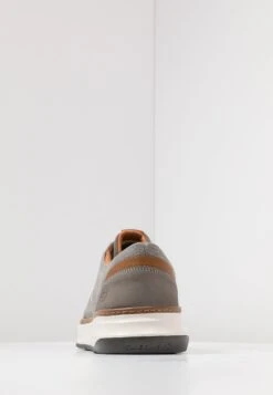 Skechers Moreno - Sneakers Laag - Taupe 11 Skechers Moreno - Sneakers Laag - Taupe -Modieuze Herenkleding b9284f888ed04fde8b234922e1e8138c