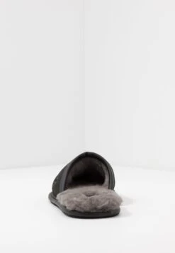 Ugg Scuff - Pantoffels - Black -Modieuze Herenkleding da757aff0ffe4030af4ba8238bcf11e5