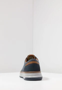 Skechers Moreno - Sneakers Laag - Navy -Modieuze Herenkleding daece2f6bdc74f978162e9606f469fe1