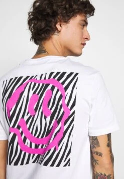 YOURTURN T-Shirt Print - White 15 YOURTURN T-Shirt Print - White -Modieuze Herenkleding de44298ade9445279e0e49675306d6c1