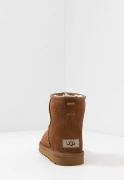 Ugg Classic Mini - Korte Laarzen - Chestnut 11 Ugg Classic Mini - Korte Laarzen - Chestnut -Modieuze Herenkleding de7dfeefe13347f4a7dceeb4f76556d1
