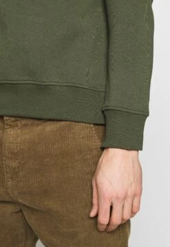 Pier One 2 Pack - Sweater - Khaki/Black 13 Pier One 2 Pack - Sweater - Khaki/Black -Modieuze Herenkleding e8798e2b4496495bb57d084d4047e2b7