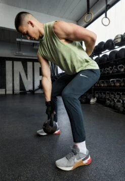 Nike Performance Metcon 8 Unisex - Trainingsschoen - Flat Pewter/Phantom/Med Brown/Light Crimson/Adobe/Cobblestone -Modieuze Herenkleding f6c86bbfea6c40d1986a63b73e7442ba