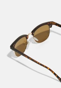 Pier One 2 Pack - Zonnebril - Brown/Black -Modieuze Herenkleding fcb1995462df4757ae10726ef65729e3